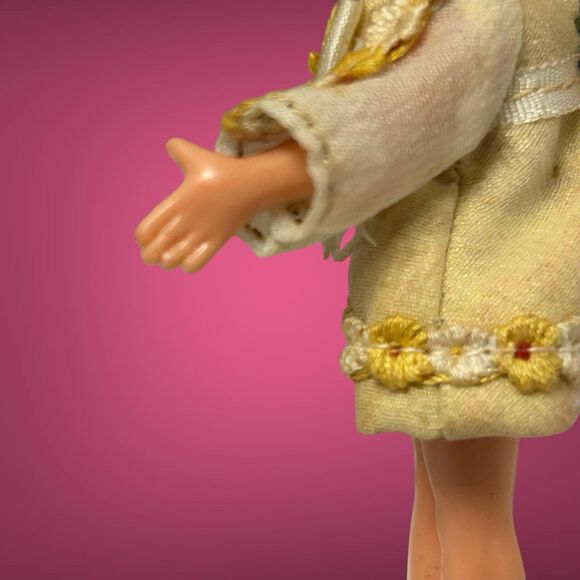 Vintage 1967 Hasbro 4” Dolly Darling Honey #8533 With Dress And Headband - Picture 12 of 16